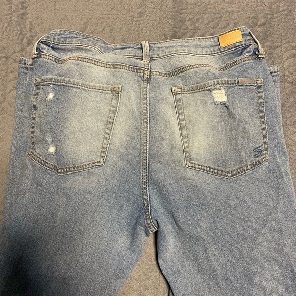 Seven7 Women's Straight Leg Jeans in Light Blue - Picture 7 of 7